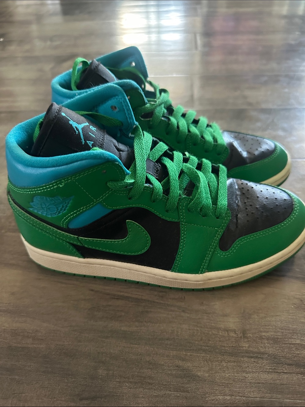 Jordan Kids Green and Teal High-Top Sneakers size 6 women 7.5